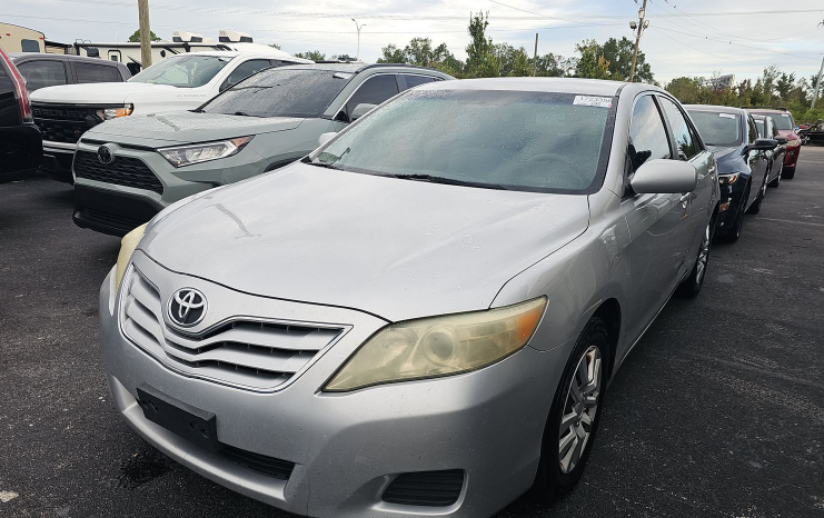 2010 Toyota Camry LE full